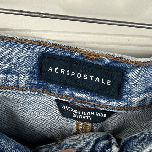 Aeropostale women’s high rise daisy & watermelon print denim shorts. Size 4 - Picture 4 of 5